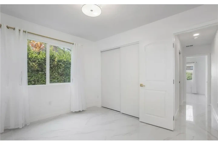 $2490 : 3 Bedroom Home Available in LA image 7