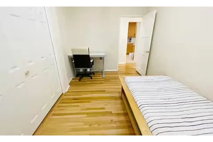 $1400 : Experience the charming home image 5