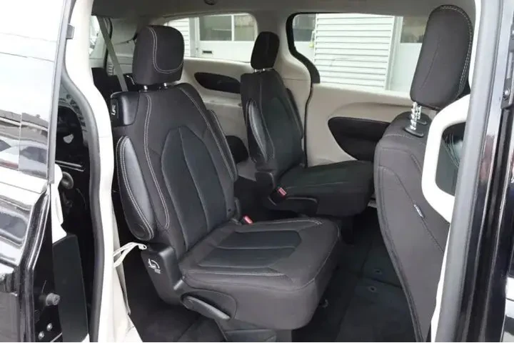 $24999 : 2024 CHRYSLER VOYAGER image 6