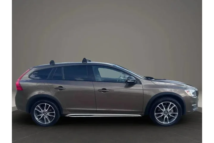 $13900 : 2016 V60 Cross Country T5 image 8