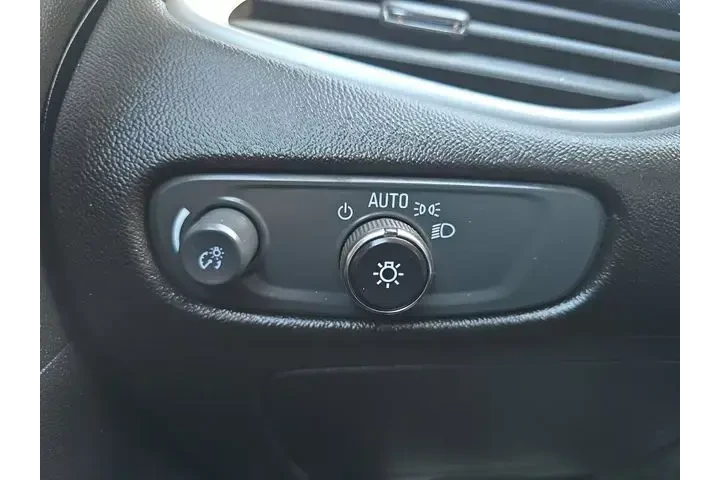 $18783 : Chevrolet Malibu 2024 LT 4dr image 10