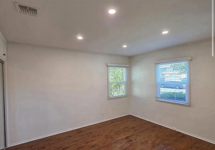 $1695 : READY FOR MOVE IN Glendale image 3