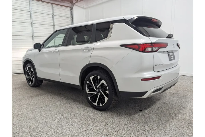 $24897 : Mitsubishi Outlander 2024 AW image 4