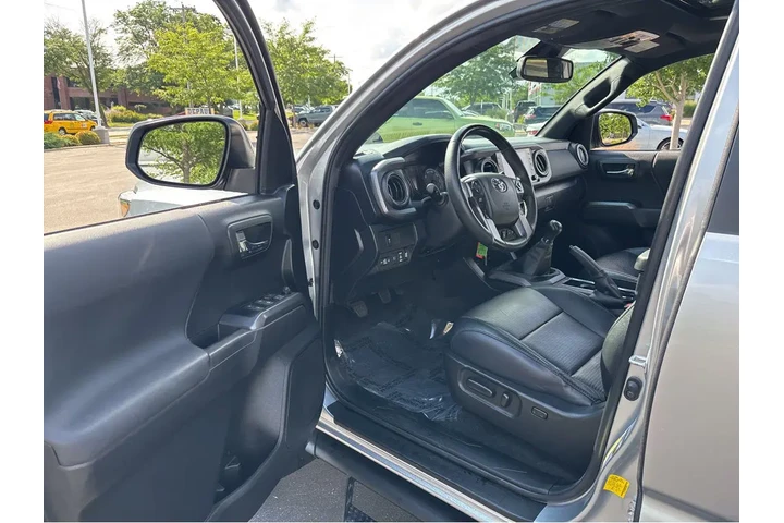 $41989 : Gold Certified2022 Tacoma TRD image 2