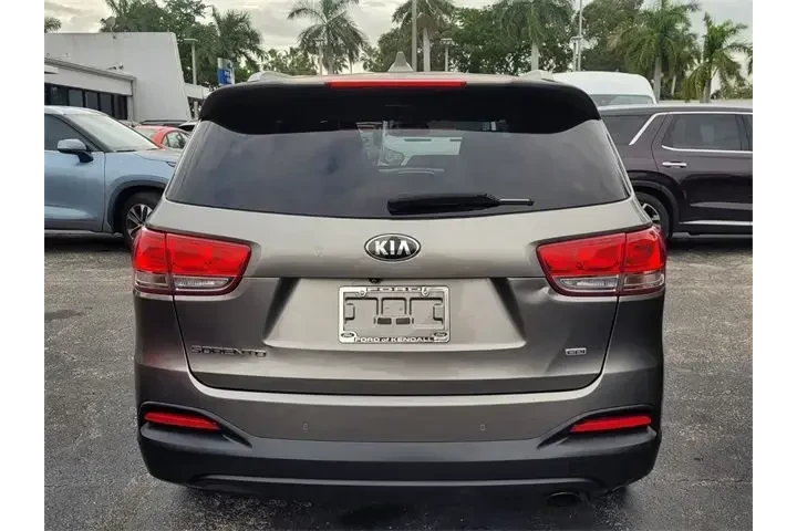 $7990 : Kia Sorento 2016 LX 4dr SUV image 6
