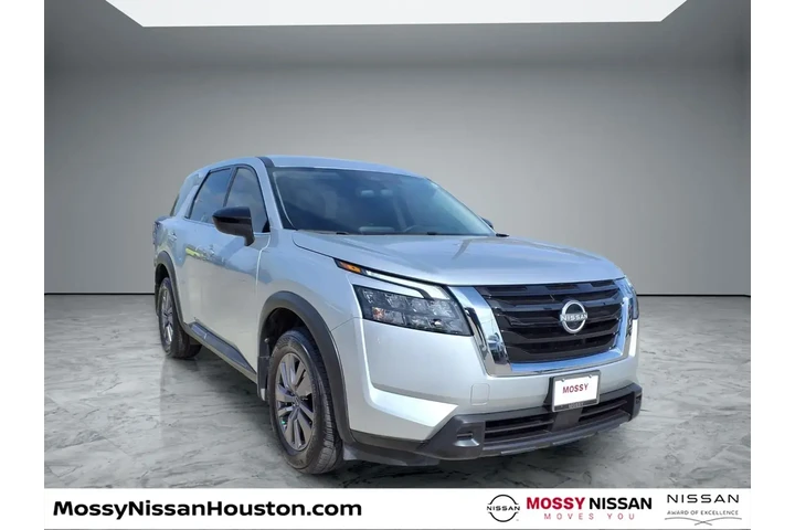 $24095 : Nissan Pathfinder 2023 S 4dr image 1