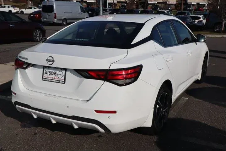 $17876 : Nissan Sentra 2025 SV 4dr Se image 6