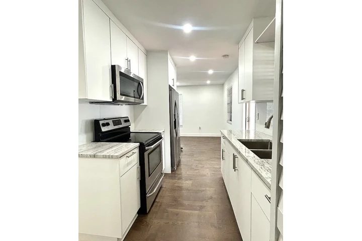 $950 : stainless steel appliances image 2