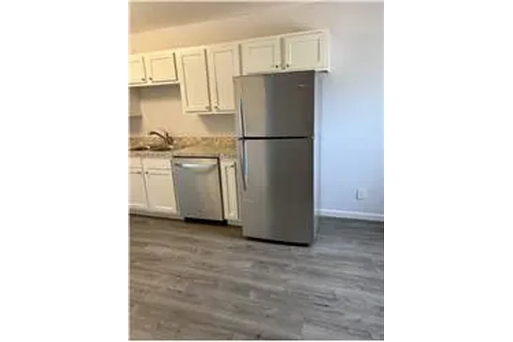 $1595 : Rental property with 3 bedro image 6