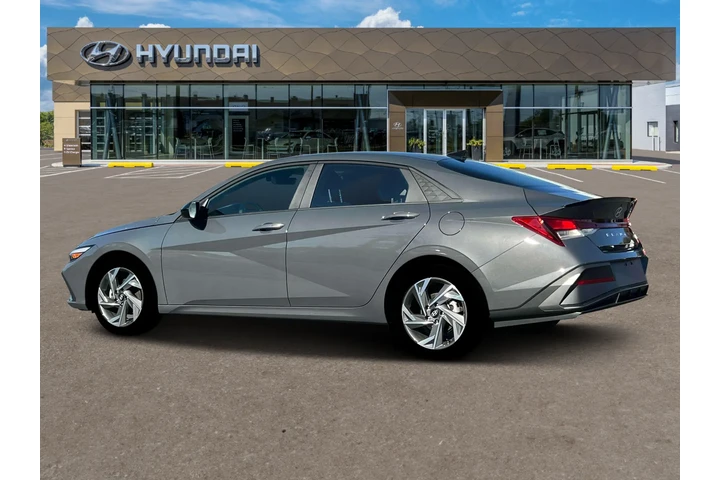 $20051 : Hyundai ELANTRA 2025 SEL Spo image 4