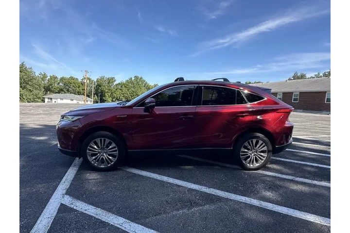 $24999 : 2021 Venza XLE image 5