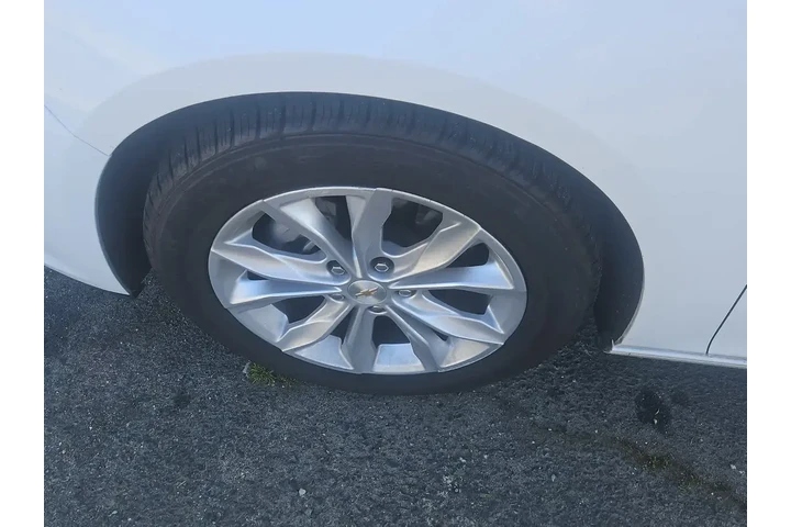 $18000 : Chevrolet Malibu 2024 LT 4dr image 3