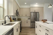 $3300 : Modern 2bed 2bath available thumbnail
