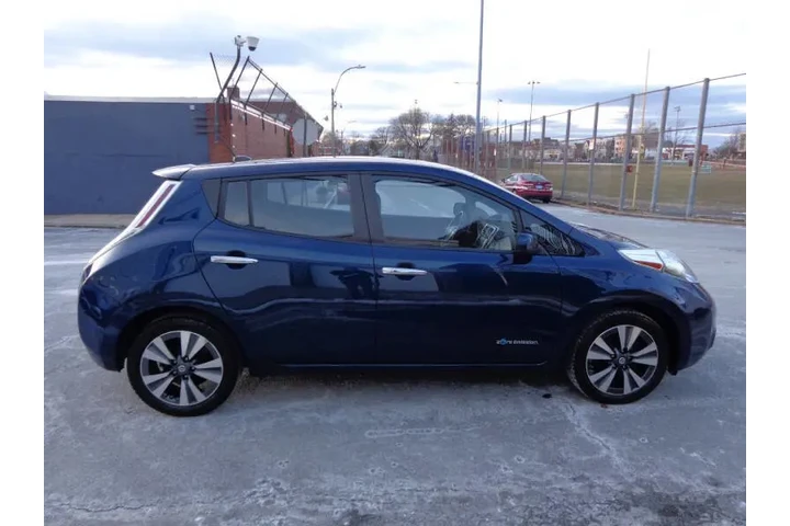 $5950 : 2017 LEAF SV image 6