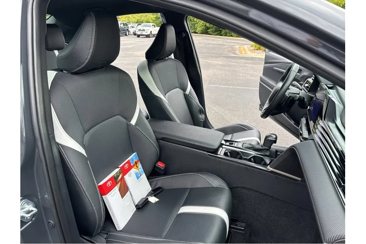 $30500 : Gold Certified2025 Camry Hybr image 5