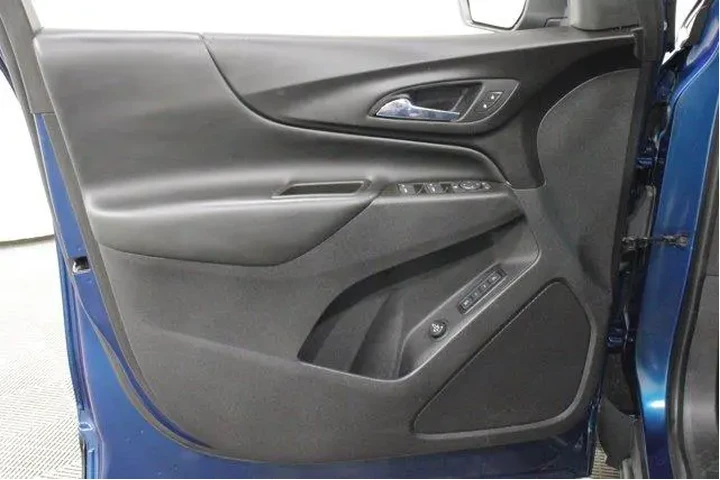 $20982 : Chevrolet Equinox 2020 LT 4d image 6