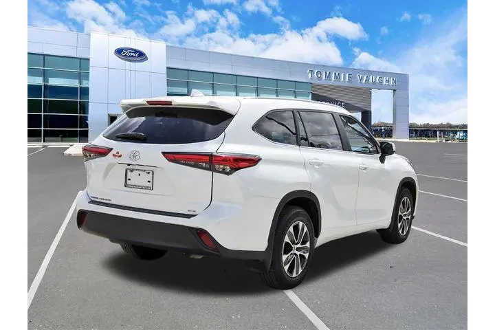 $33995 : Toyota Highlander 2023 XSE 4 image 4