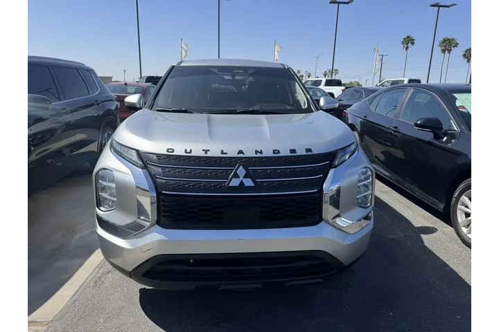 $19999 : Mitsubishi Outlander 2022 ES image 1