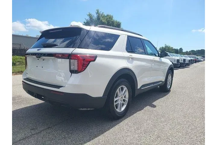 $39998 : Ford Explorer 2025 Active 4d image 2