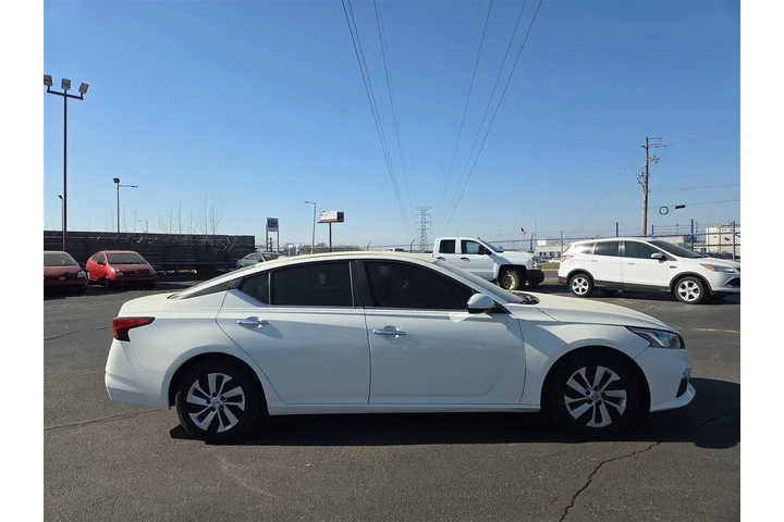 $15995 : 2019 Altima 2.5 S image 6