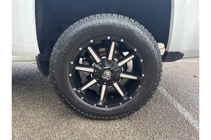 $17995 : 2019 Silverado 1500 LD LT image 10