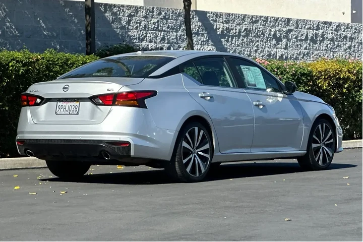 $17998 : Nissan Altima 2020 2.5 SR 4d image 4