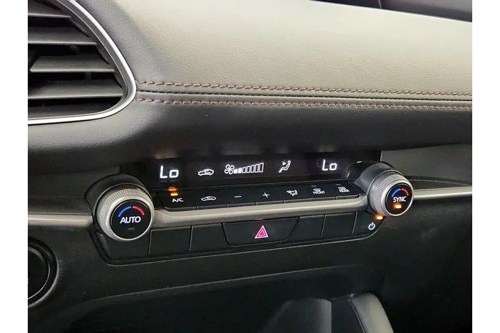 $23998 : Mazda Mazda3 Sedan 2024 2.5 image 10