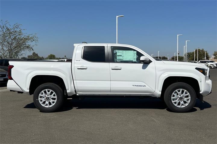 $39744 : New 2024 Tacoma SR5 Double Ca image 3