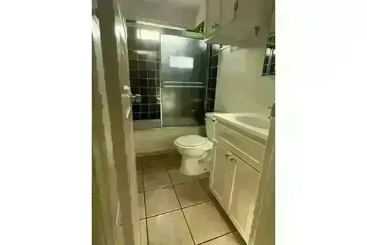 $1145 : L.A. FIGUEROA/ IMPERIAL  APTO image 6