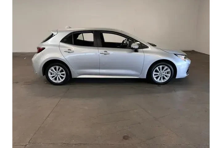 $24462 : Toyota Corolla Hatchback 202 image 2