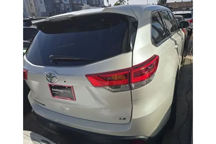 $22800 : Toyota Highlander 2019 LE 4d image 2