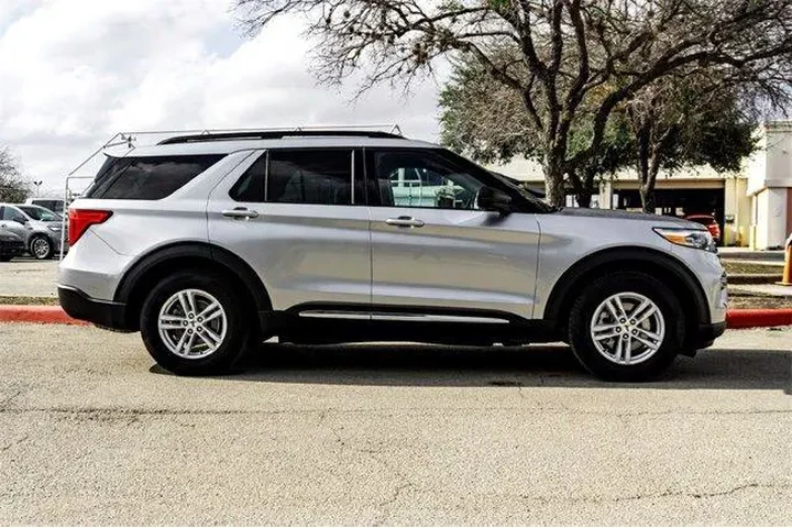 $29017 : Ford Explorer 2024 XLT 4dr S image 4