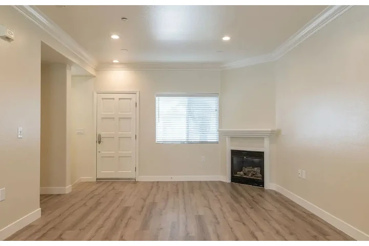 $2350 : Nice 3 bedroom apartment image 2
