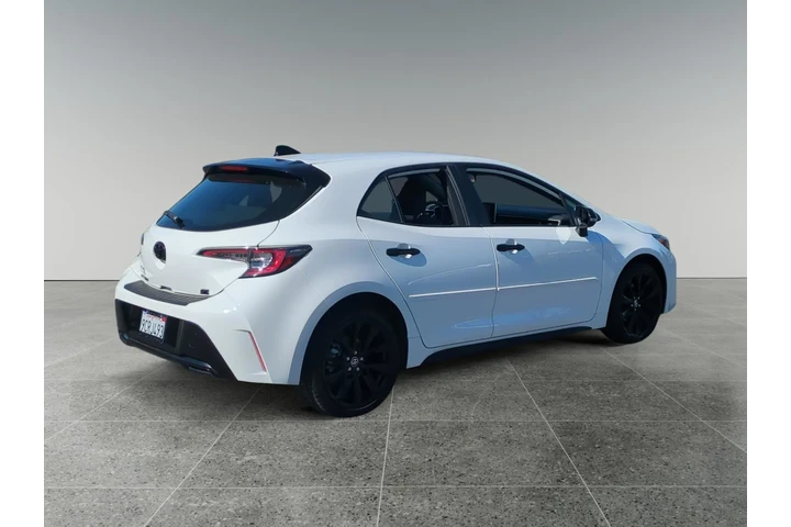 $24617 : Toyota Corolla Hatchback 202 image 5