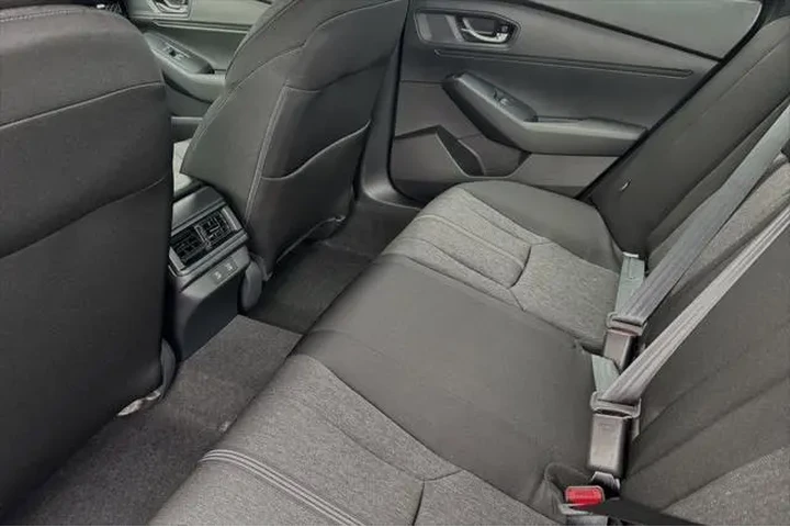 $32590 : Honda Accord Hybrid 2025 Spo image 9