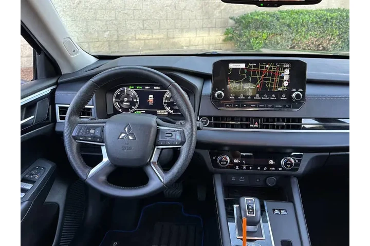 $35998 : 2023 Outlander PHEV SE image 4