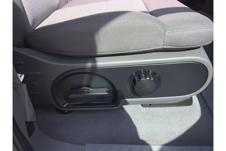 $13997 : Ford F-150 2005 4dr SuperCre image 2