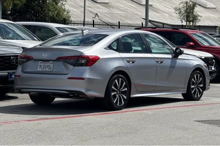 $26888 : Honda Civic 2024 EX 4dr Seda image 3