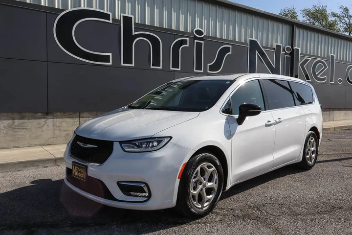 $31287 : 2024 Pacifica Limited FWD image 1