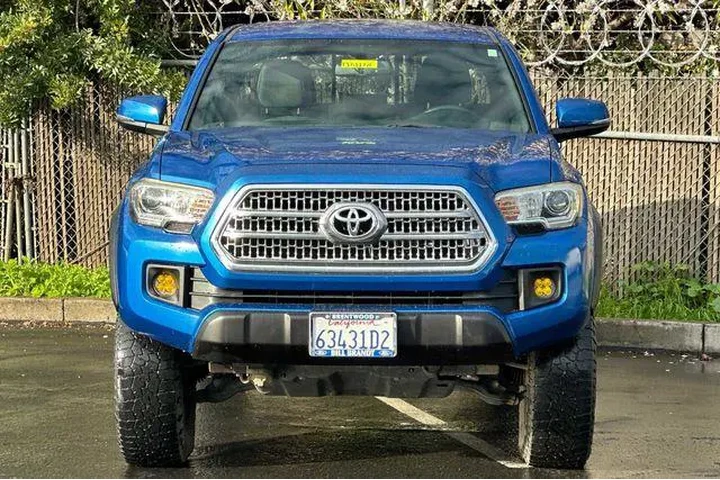 $30899 : Toyota Tacoma 2017 4x4 TRD O image 6