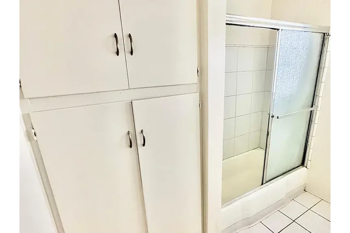 $2400 : Apartment For Rent image 9