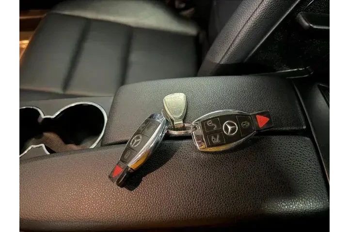 $11300 : 2011 C-CLASS image 10