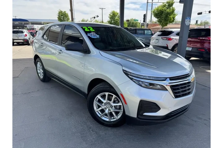 2022 Equinox LS 2WD image 3