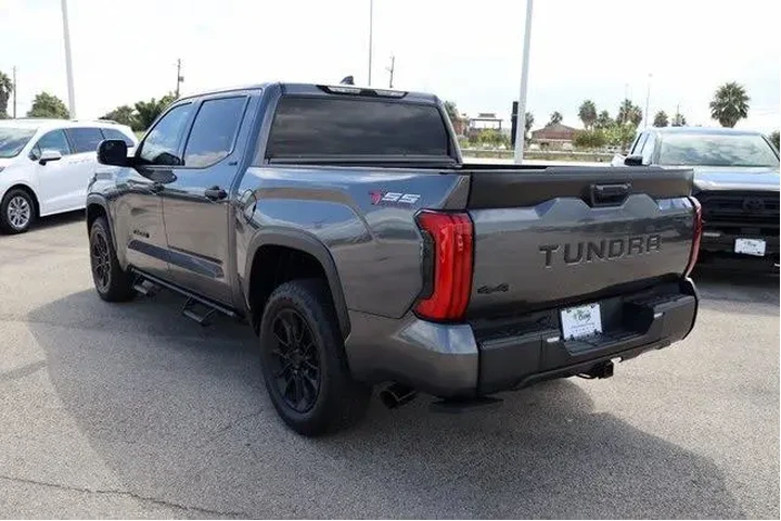 $39592 : Toyota Tundra 2023 4x4 SR5 4 image 6