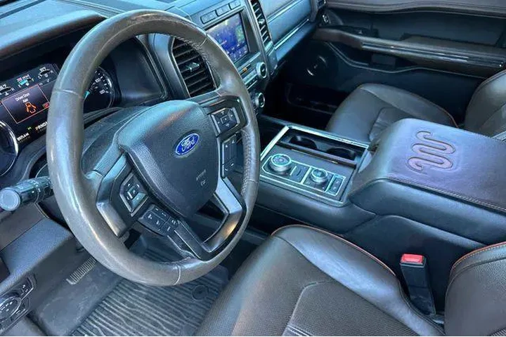 $38000 : Ford Expedition 2020 4x4 Kin image 4