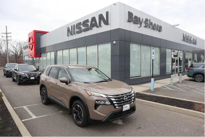 $23114 : Nissan Rogue 2025 AWD SV 4dr image 1