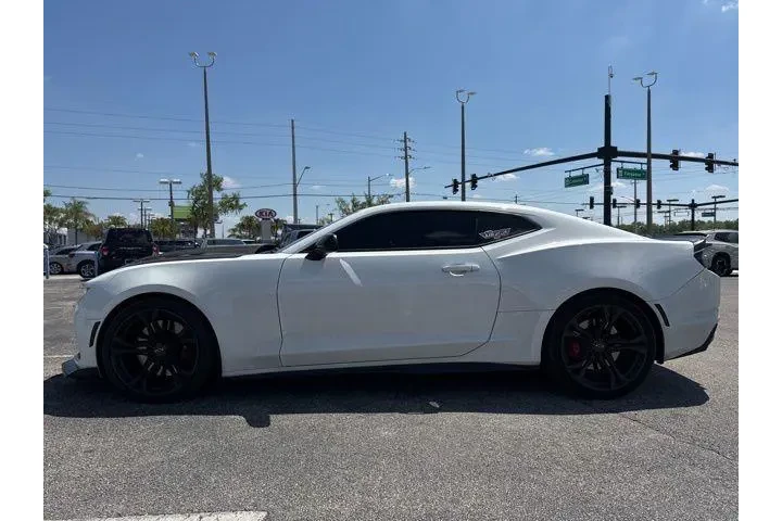 $35996 : Chevrolet Camaro 2021 SS 2dr image 2