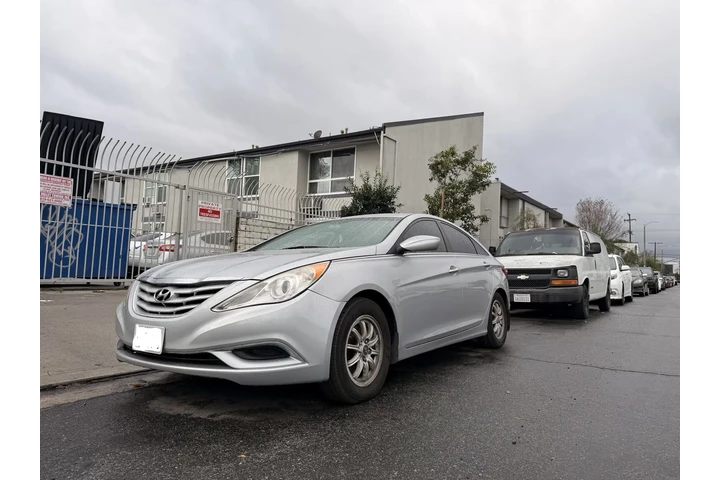 $3500 : Hyundai Sonata GLS 2012 image 2