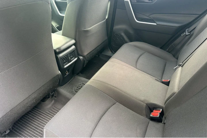 $29900 : Toyota RAV4 Hybrid 2024 AWD image 8