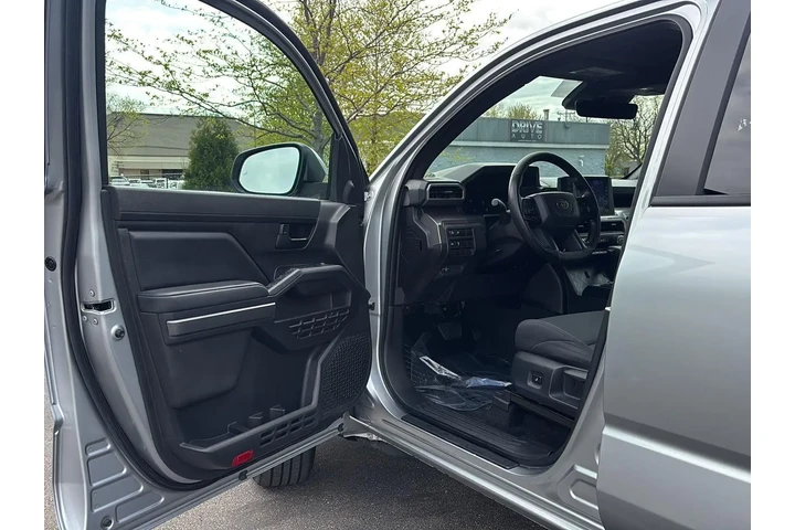 $40000 : Gold Certified 2024 TACOMA SR5 image 2